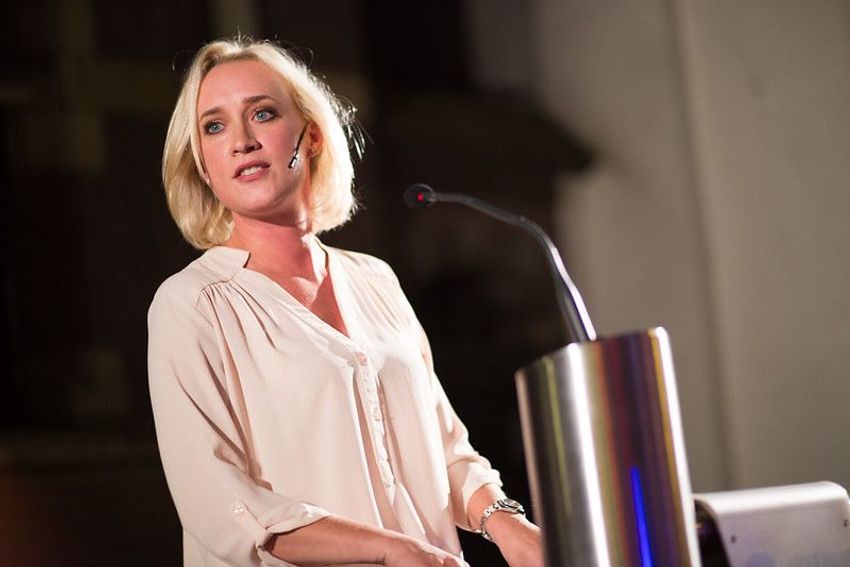 Eva Jinek wint Sonja Barend Award voor interview over mondkapjesdeal inct Eva Jinek wint Sonja Barend Award voor interview over mondkapjesdeal inct